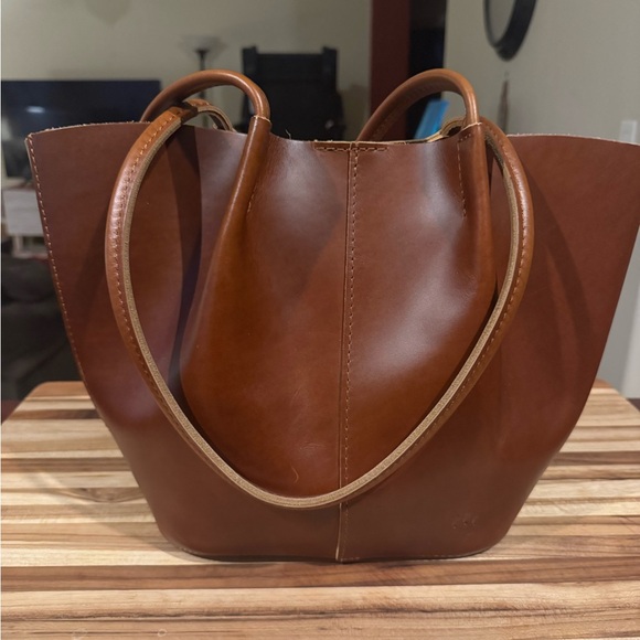Portland Leather Large Devan Tote - Picture 2 of 6